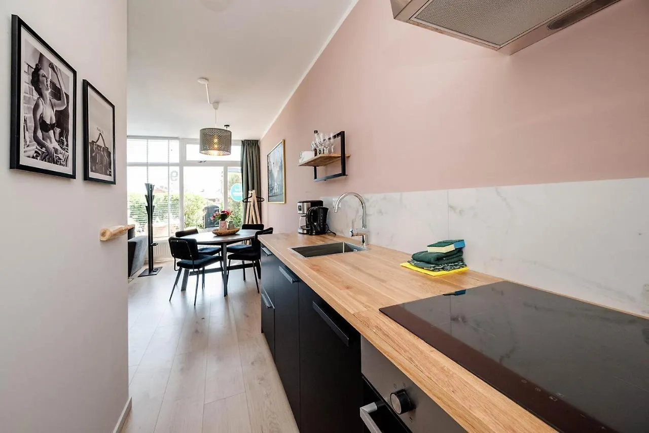 Amsterdam Beach Apartment 9, Private Garden Zandvoort